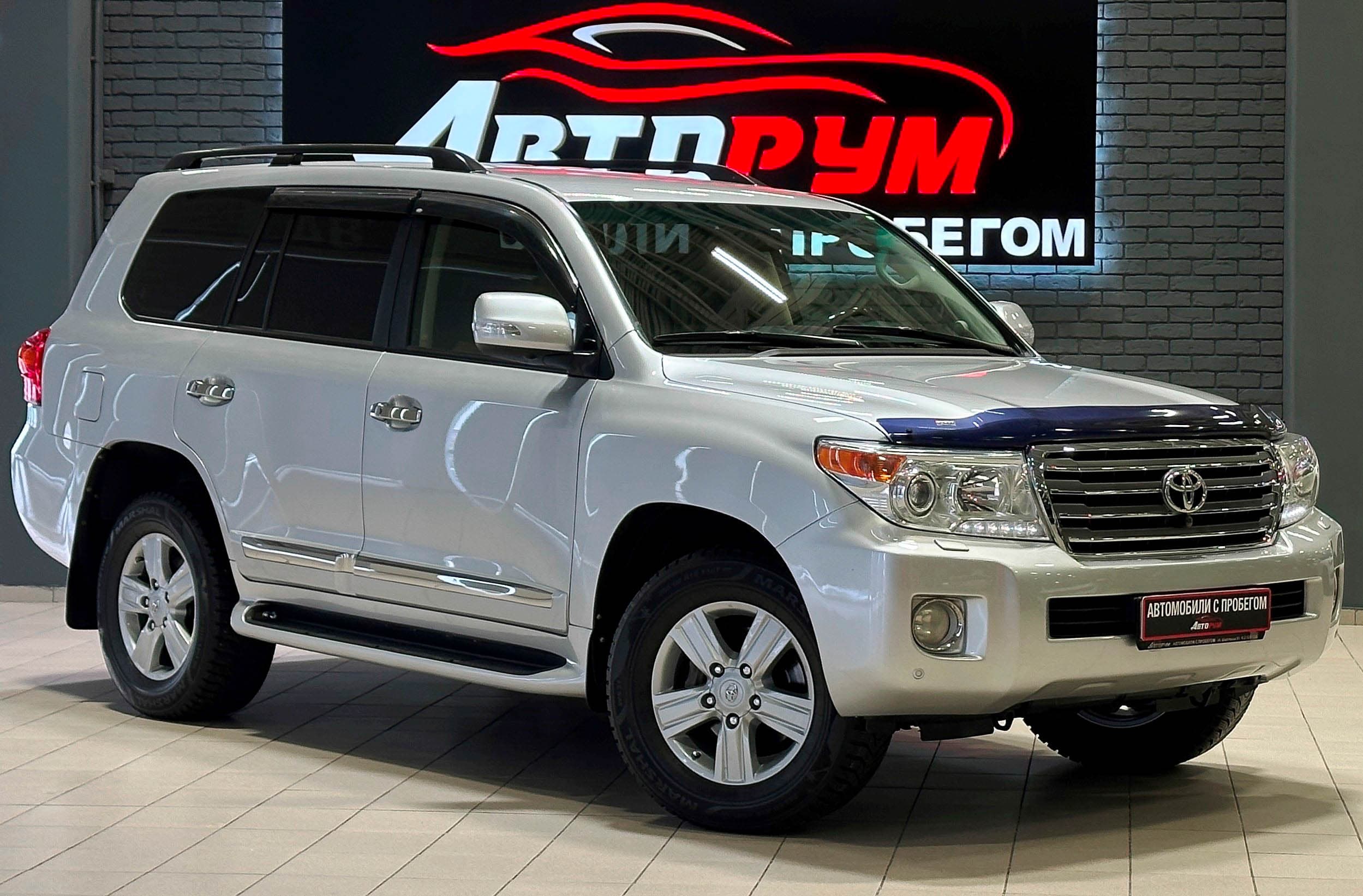 Toyota Land Cruiser 200 - 1