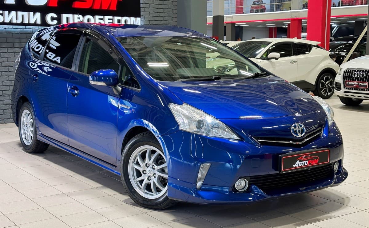 Toyota Prius Alpha - 4