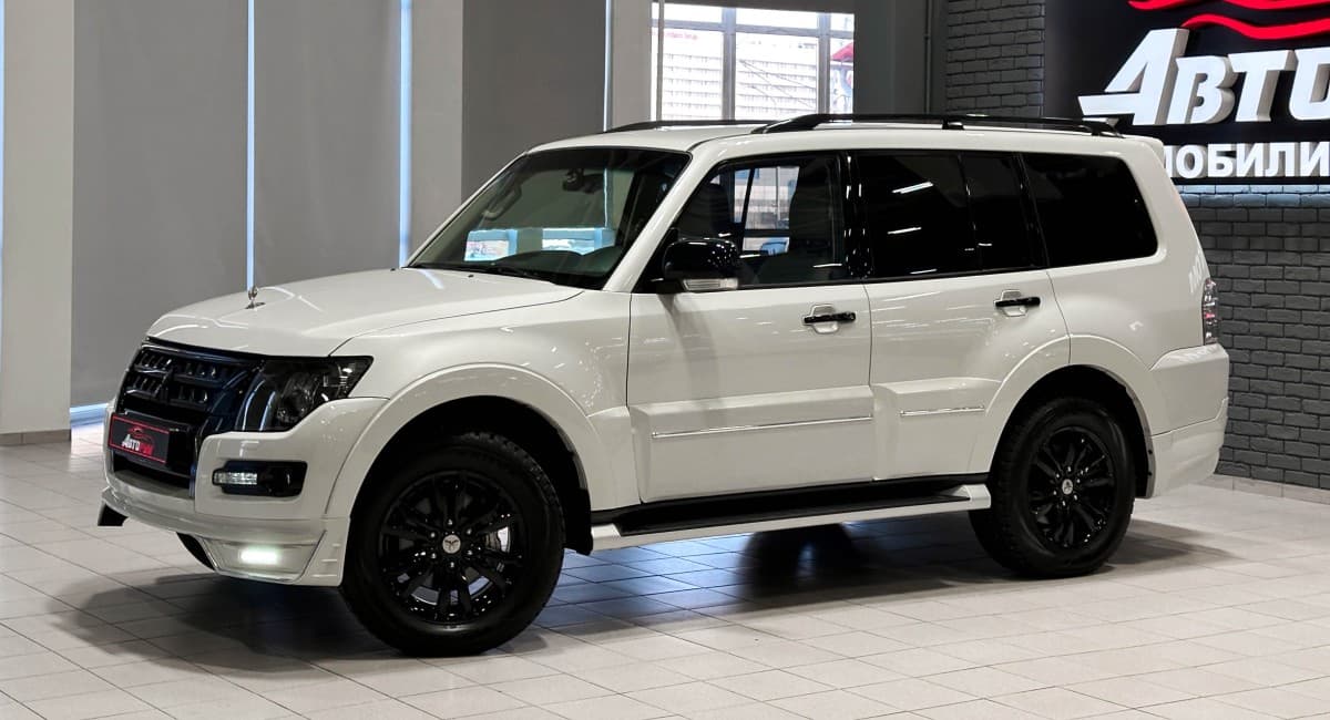 Mitsubishi Pajero - 2