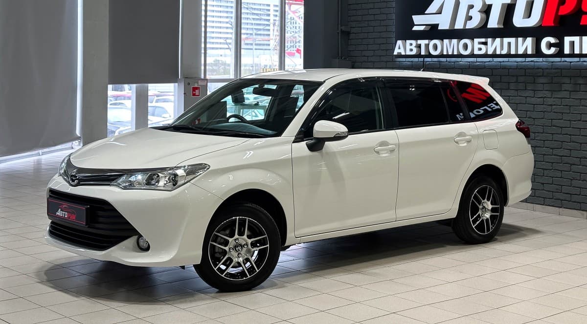 Toyota Corolla Fielder - 2