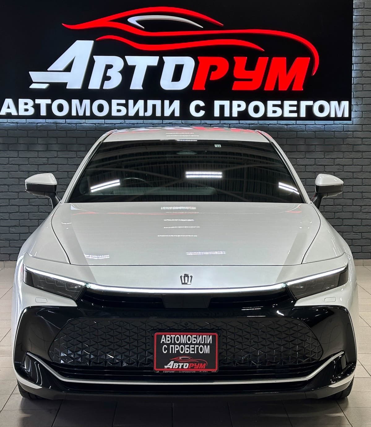 Toyota Crown Hybrid - 3