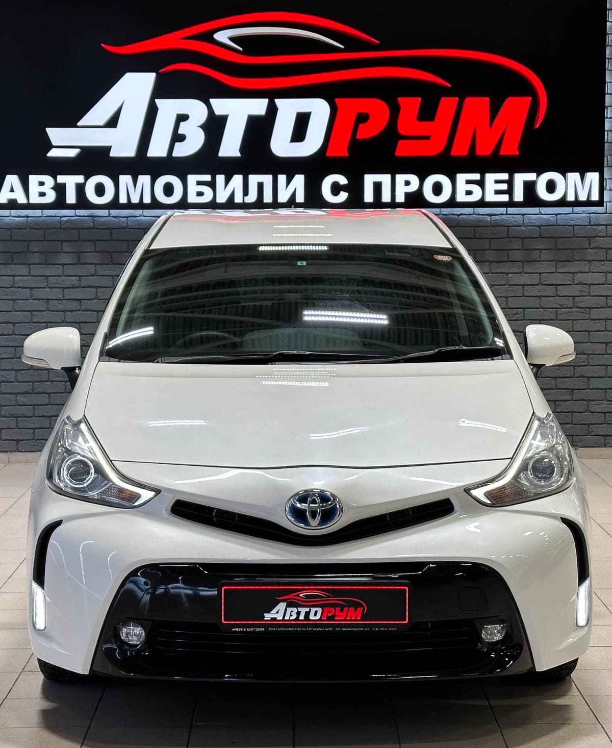 Toyota Prius Alpha - 3