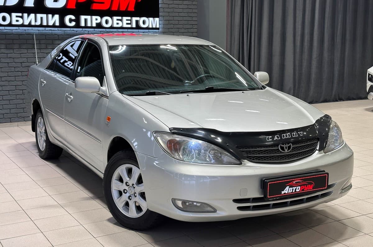 Toyota Camry - 4
