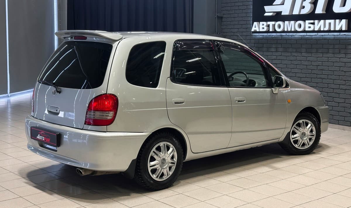 Toyota Corolla Spacio - 5