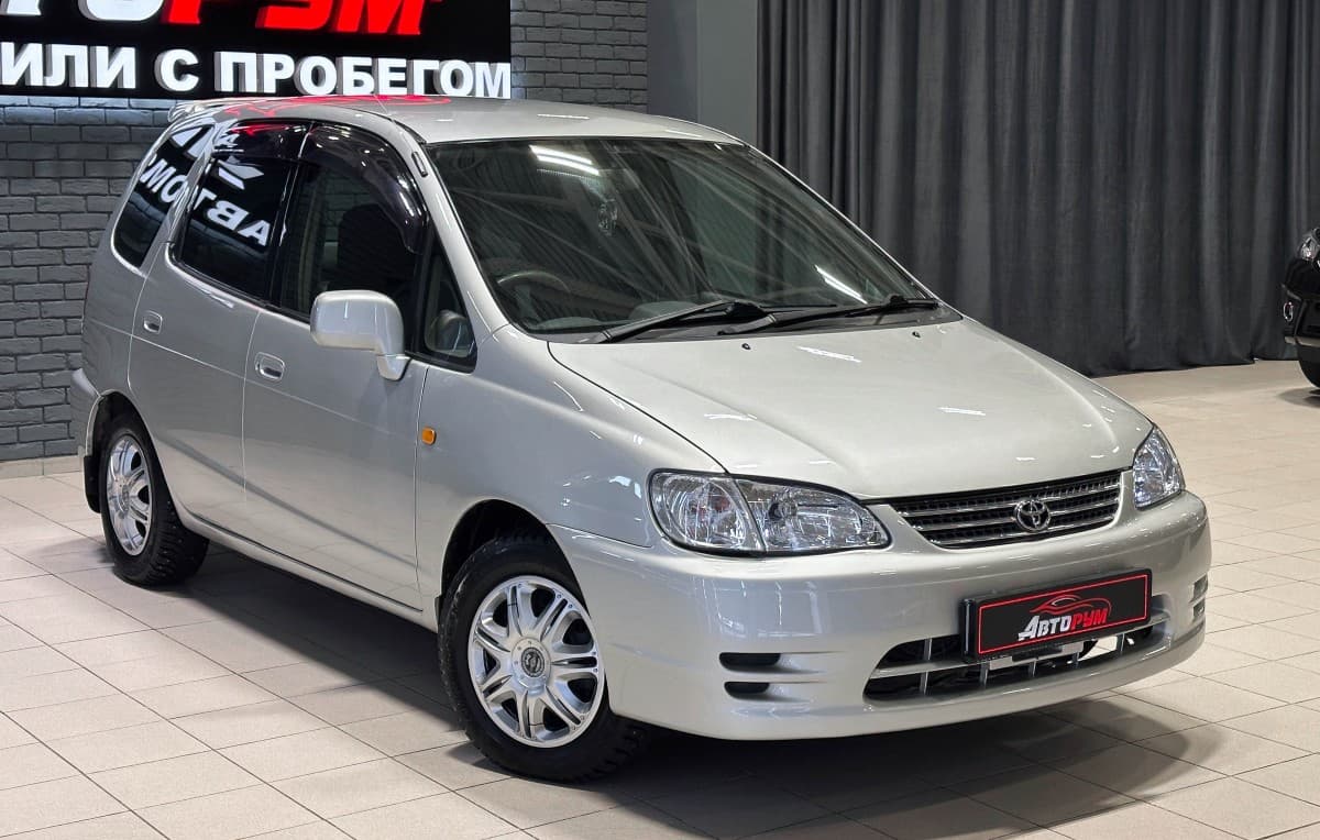 Toyota Corolla Spacio - 4