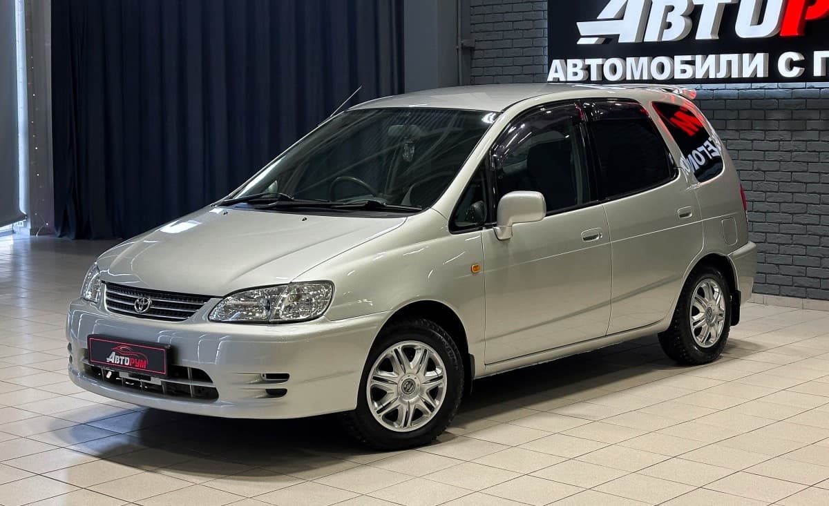 Toyota Corolla Spacio - 2