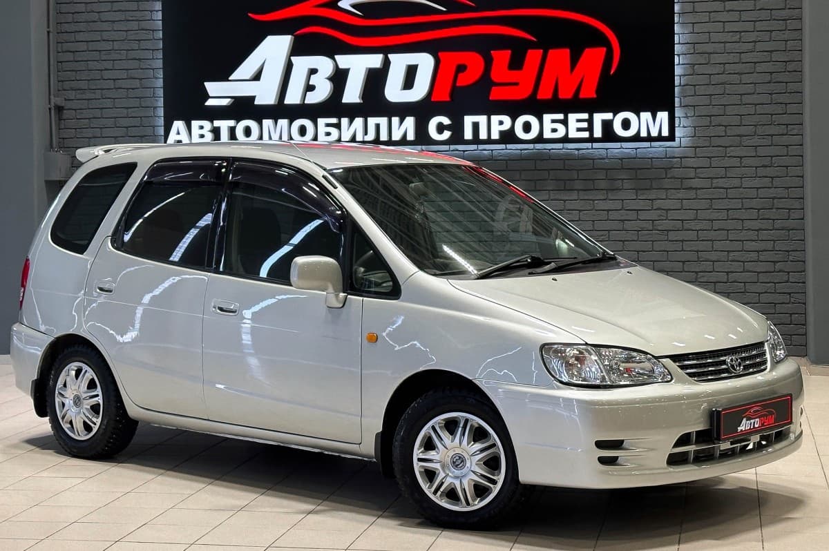 Toyota Corolla Spacio - 1