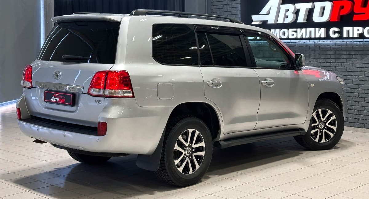 Toyota Land Cruiser 200 - 5