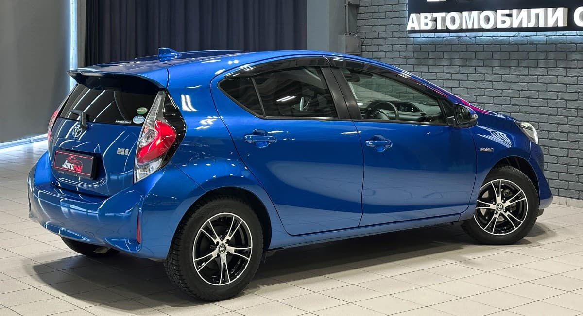 Toyota Aqua Hybrid - 5