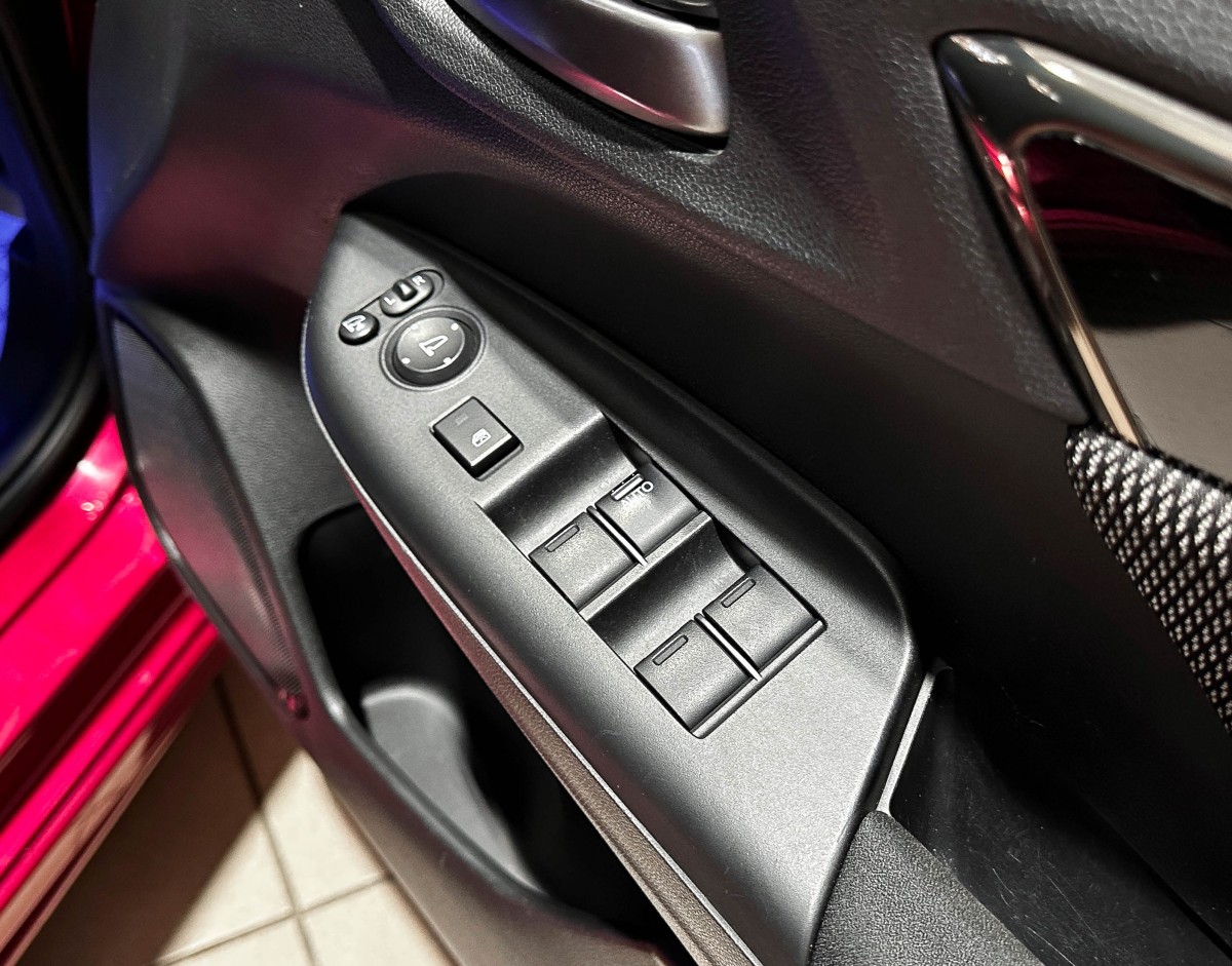 Honda Fit Hybrid - фото 17