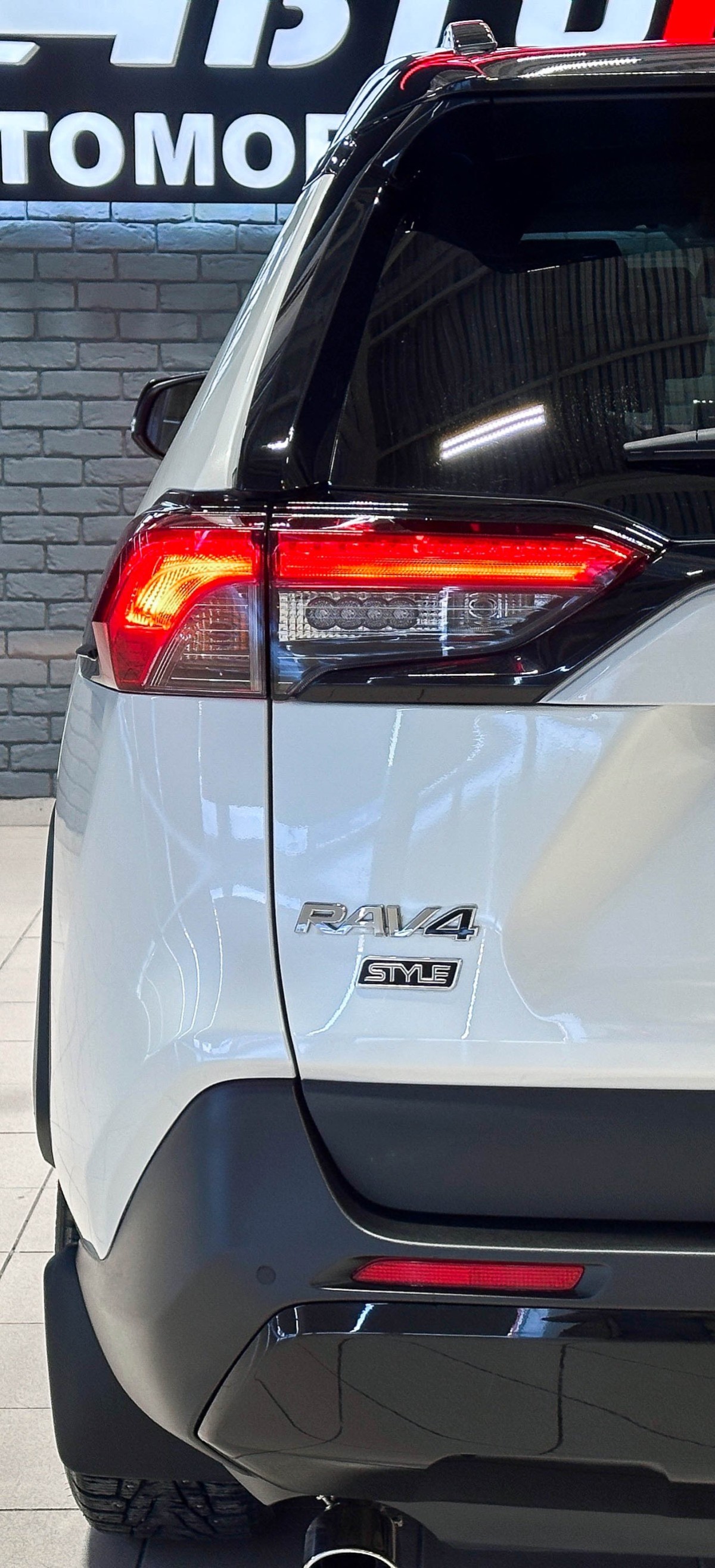 Toyota RAV4 - фото 8