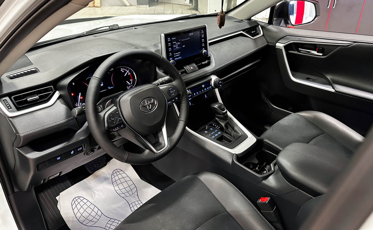 Toyota RAV4 - фото 11