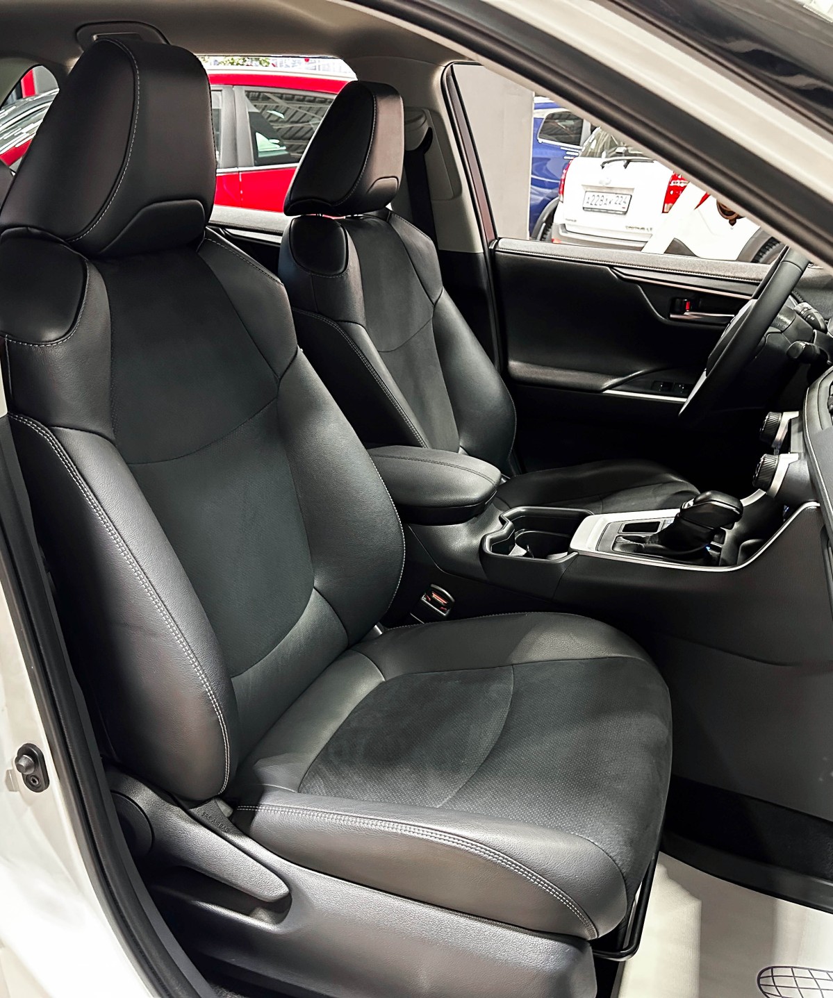 Toyota RAV4 - фото 16