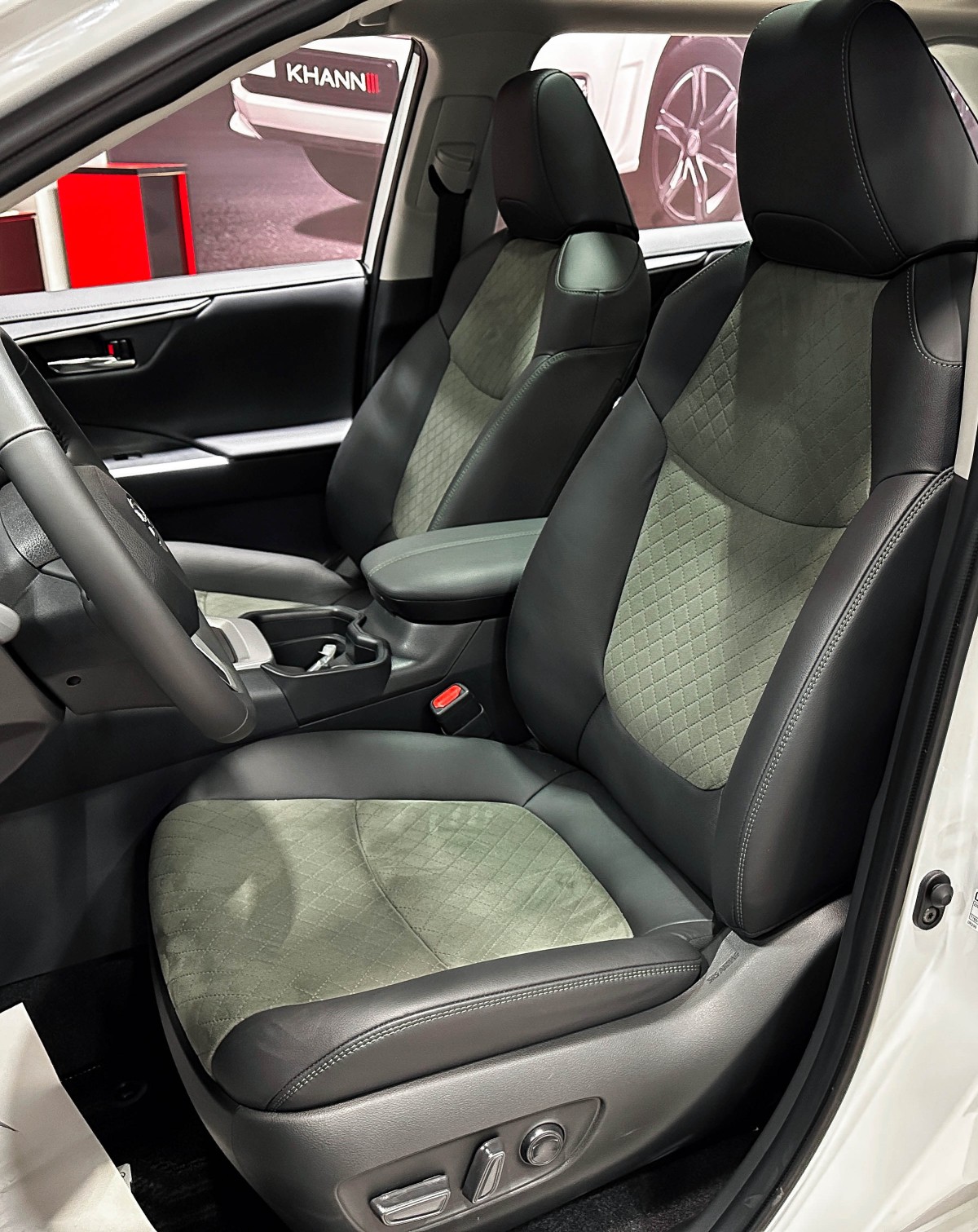 Toyota RAV4 - фото 12