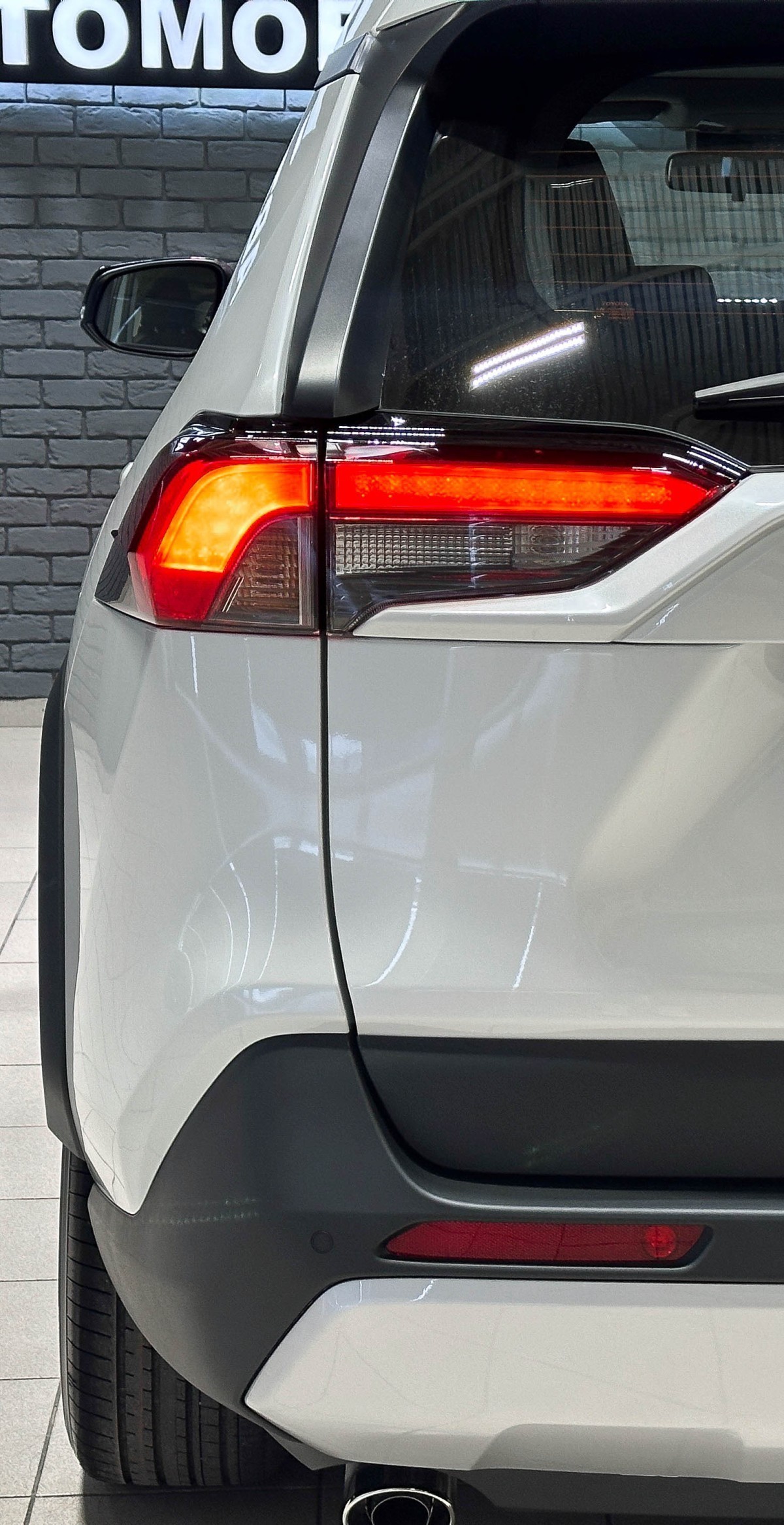 Toyota RAV4 - фото 8