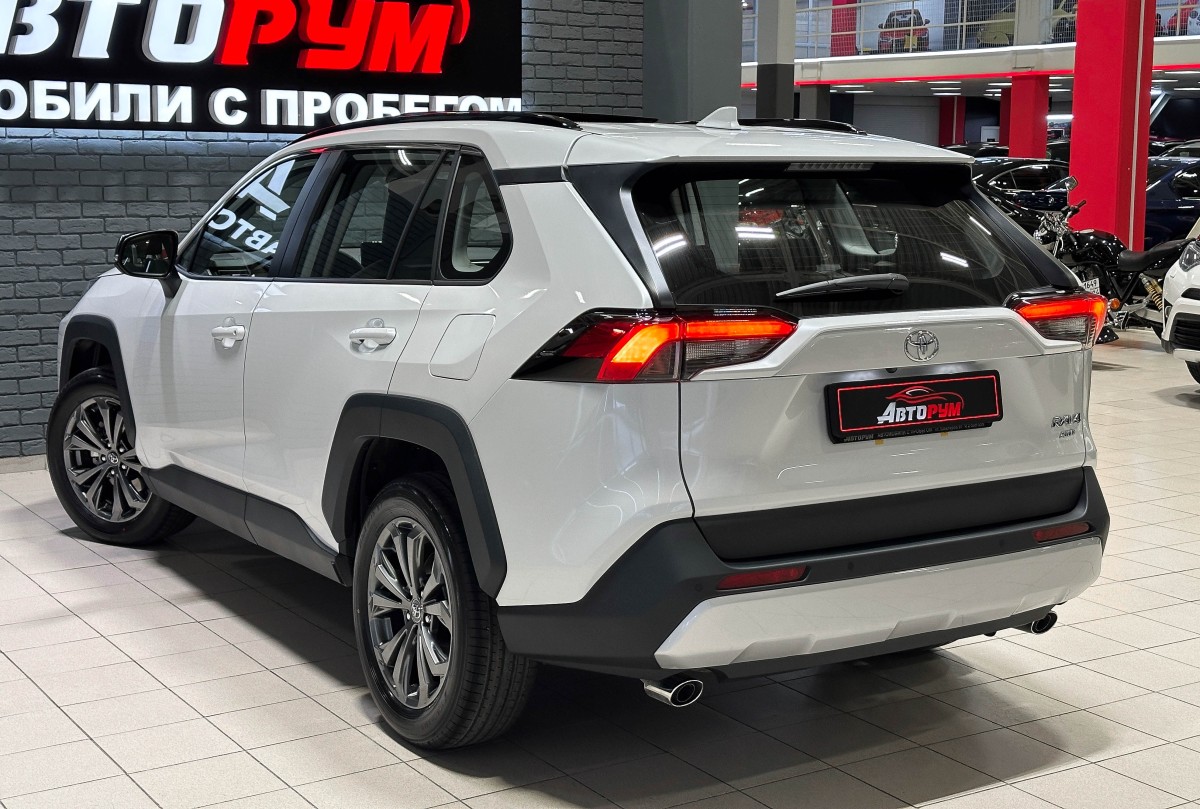 Toyota RAV4 - фото 7
