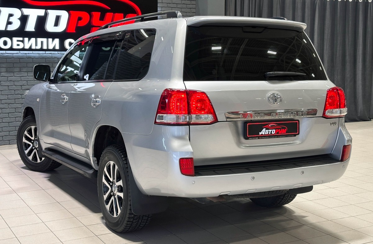 Toyota Land Cruiser 200 - фото 7