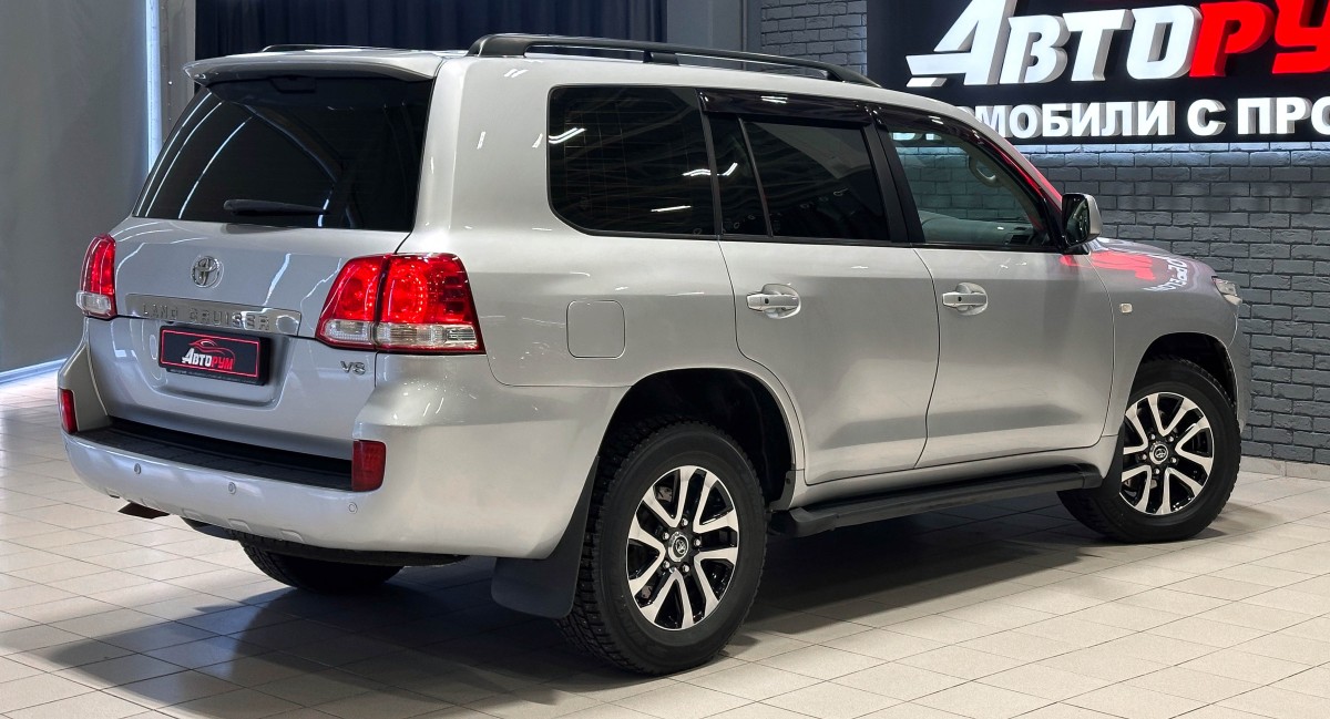 Toyota Land Cruiser 200 - фото 5