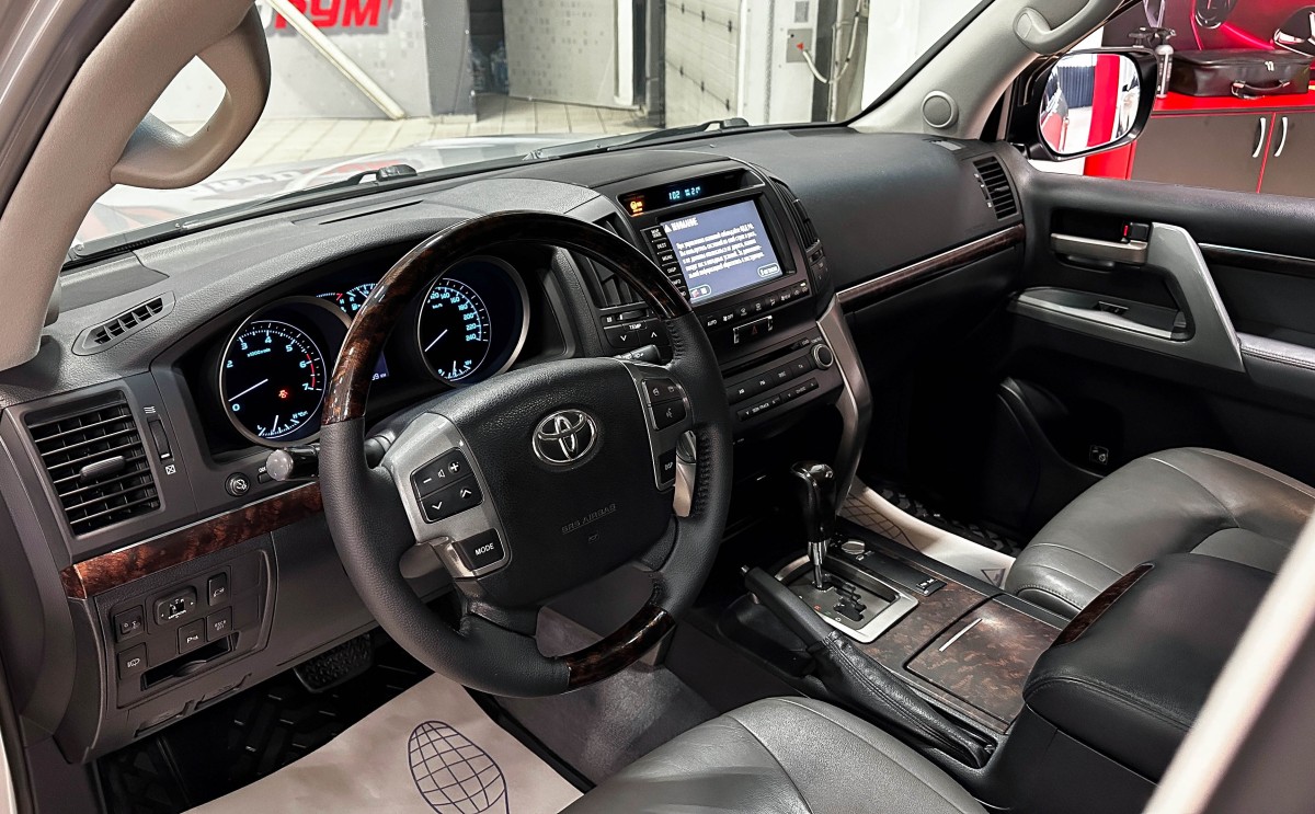 Toyota Land Cruiser 200 - фото 10