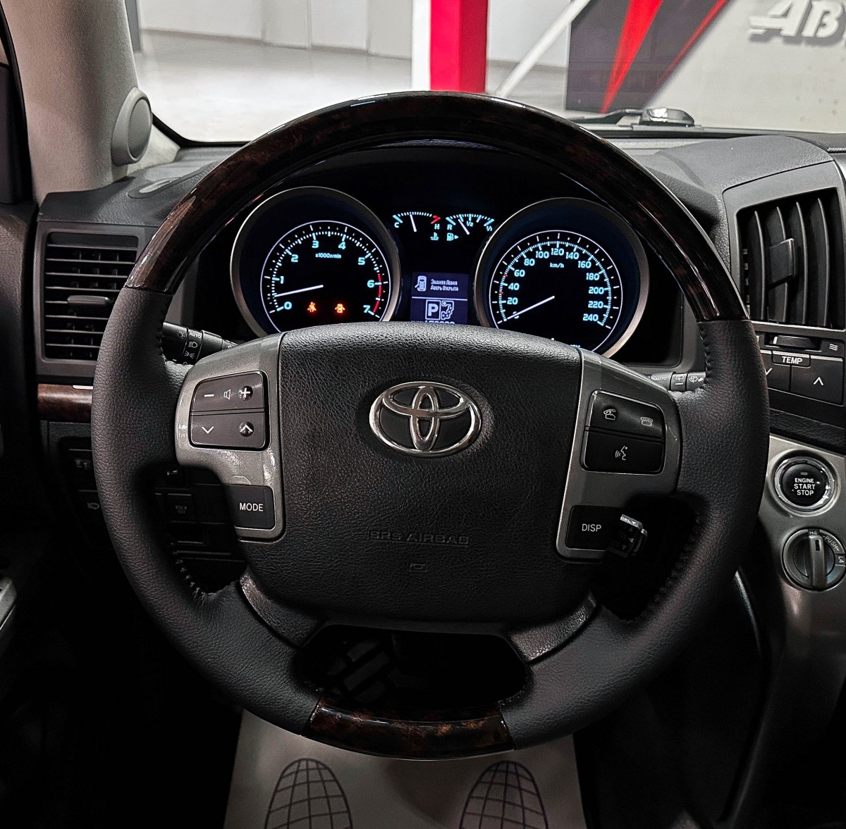 Toyota Land Cruiser 200 - фото 32