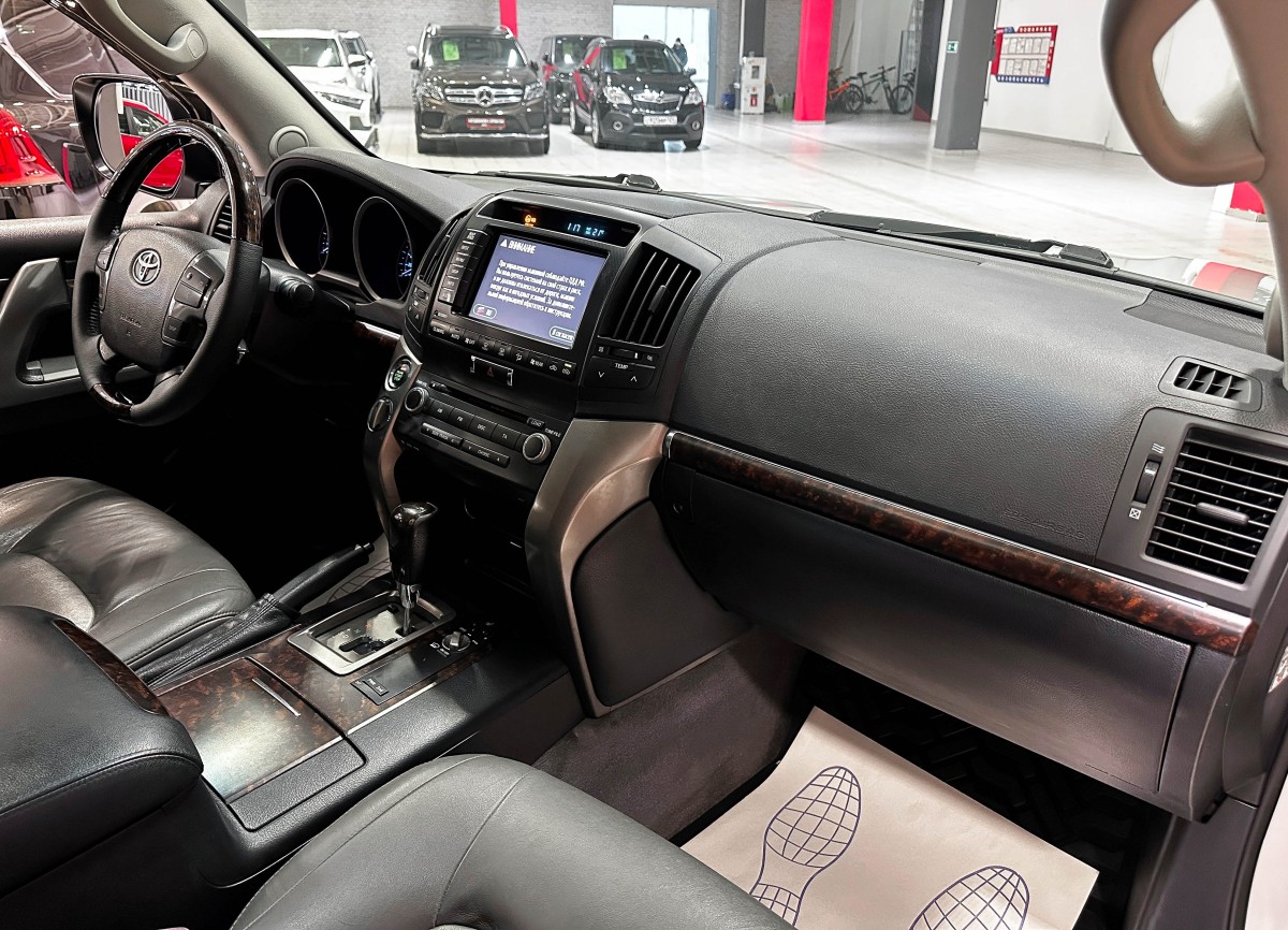 Toyota Land Cruiser 200 - фото 17