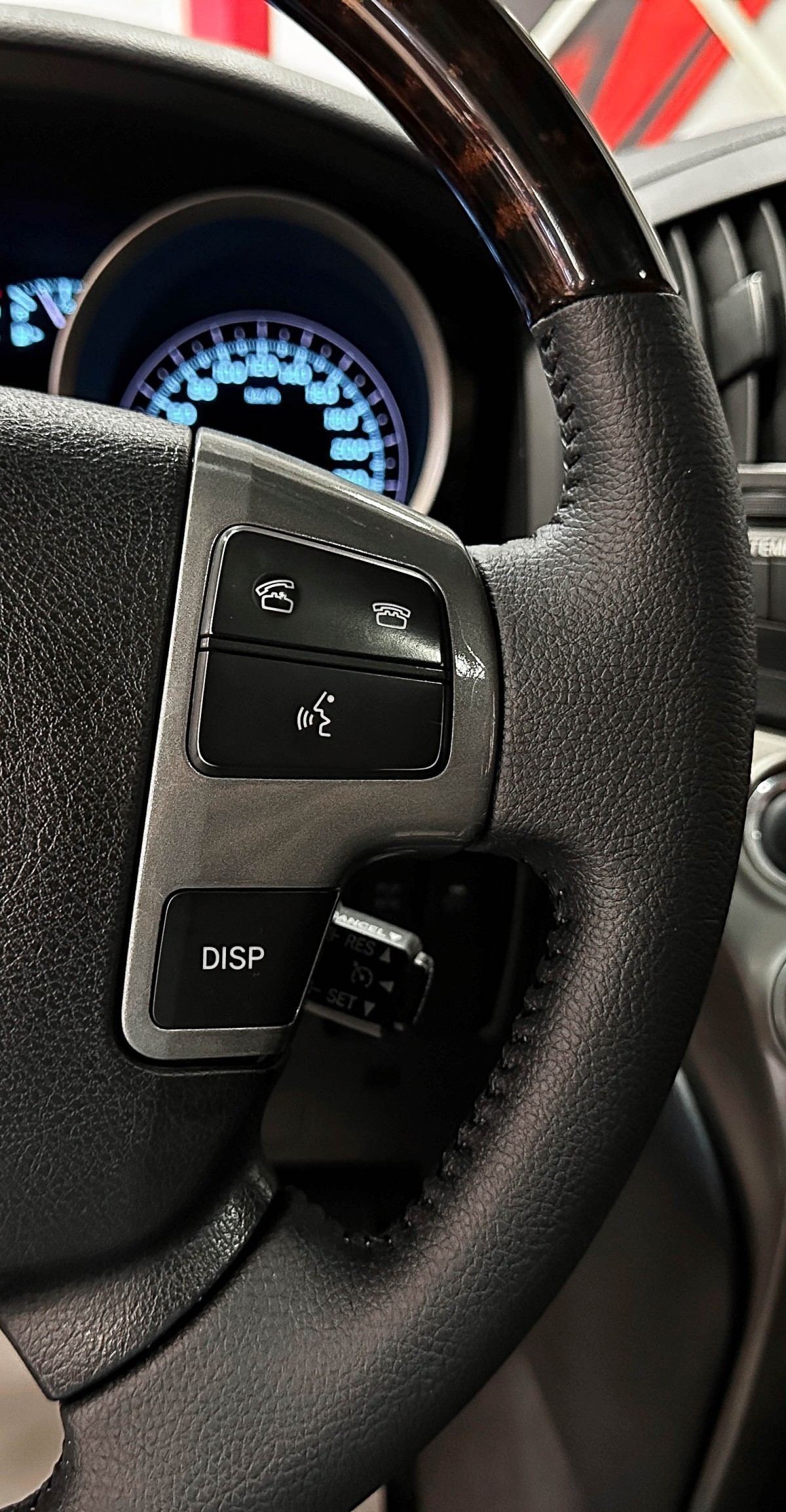 Toyota Land Cruiser 200 - фото 24