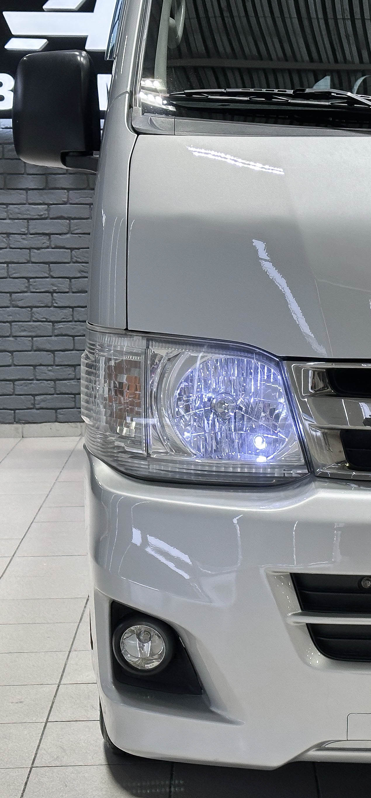 Toyota Hiace - фото 9