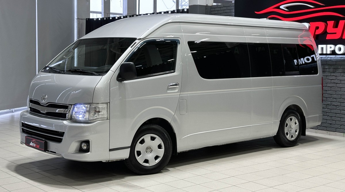 Toyota Hiace - фото 2