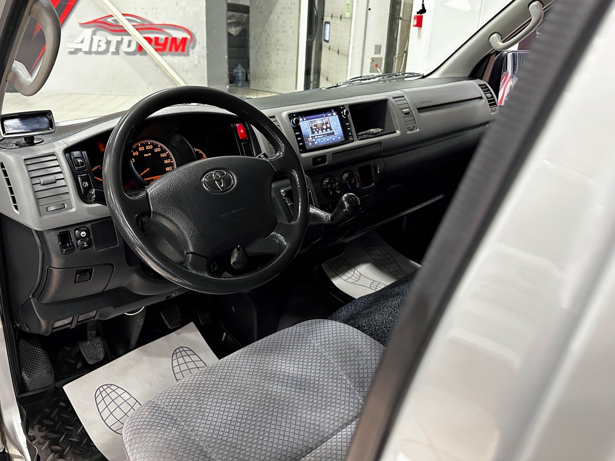 Toyota Hiace - фото 10