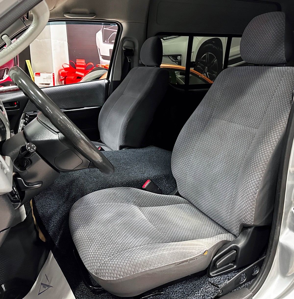 Toyota Hiace - фото 11