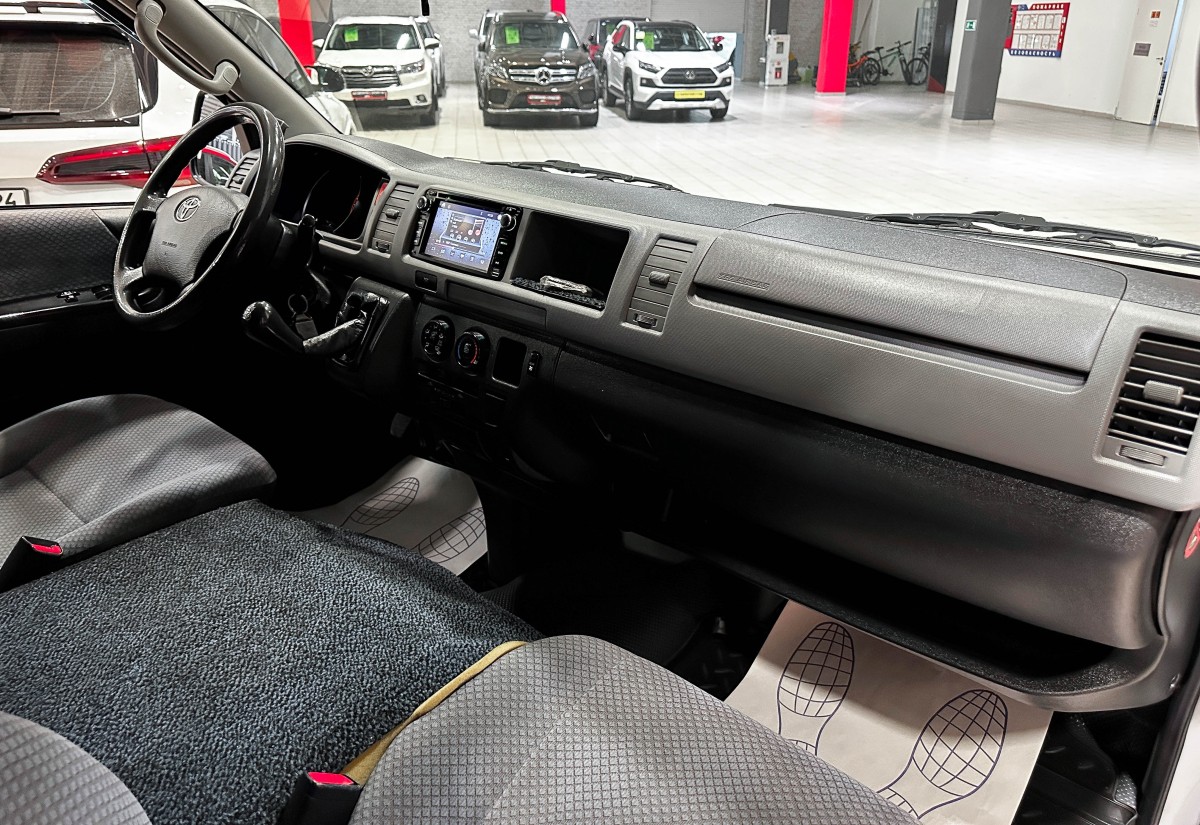 Toyota Hiace - фото 13