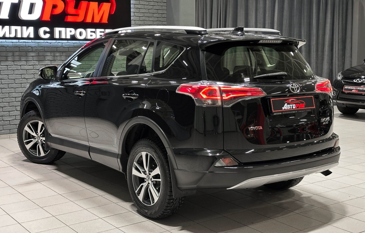 Toyota RAV4 - фото 7