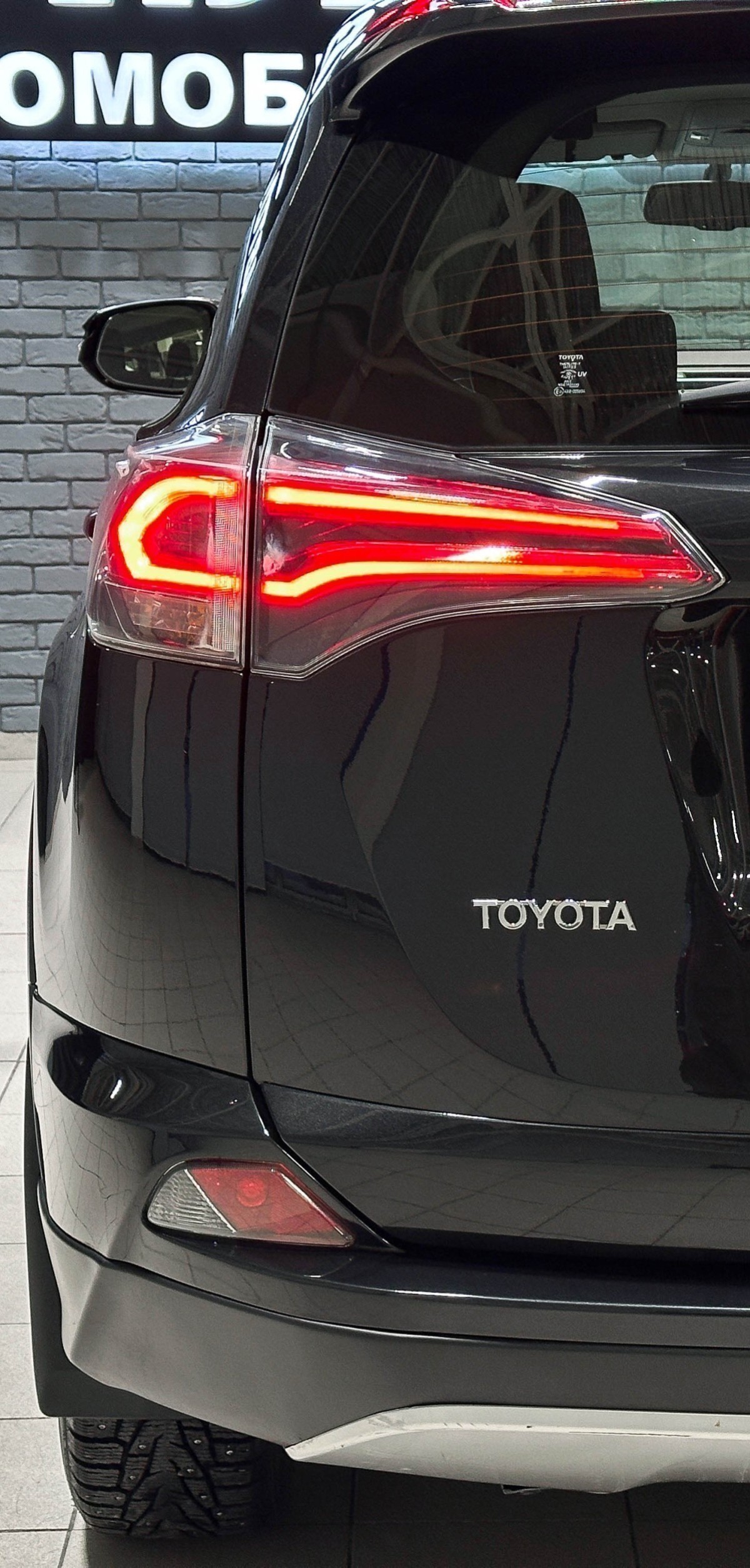 Toyota RAV4 - фото 8