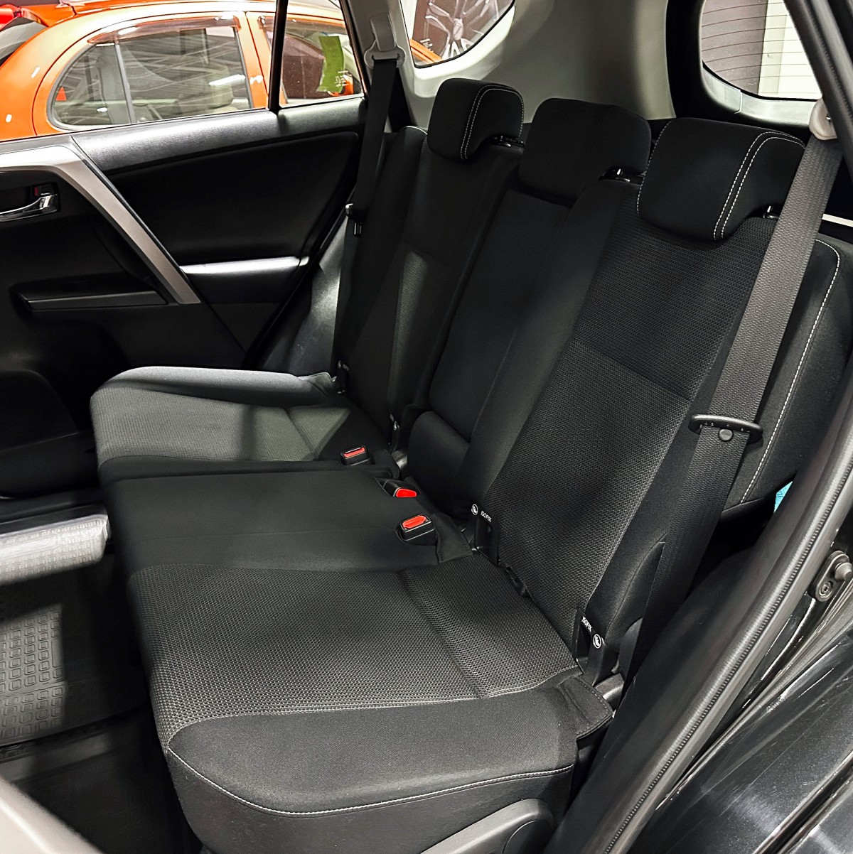 Toyota RAV4 - фото 12