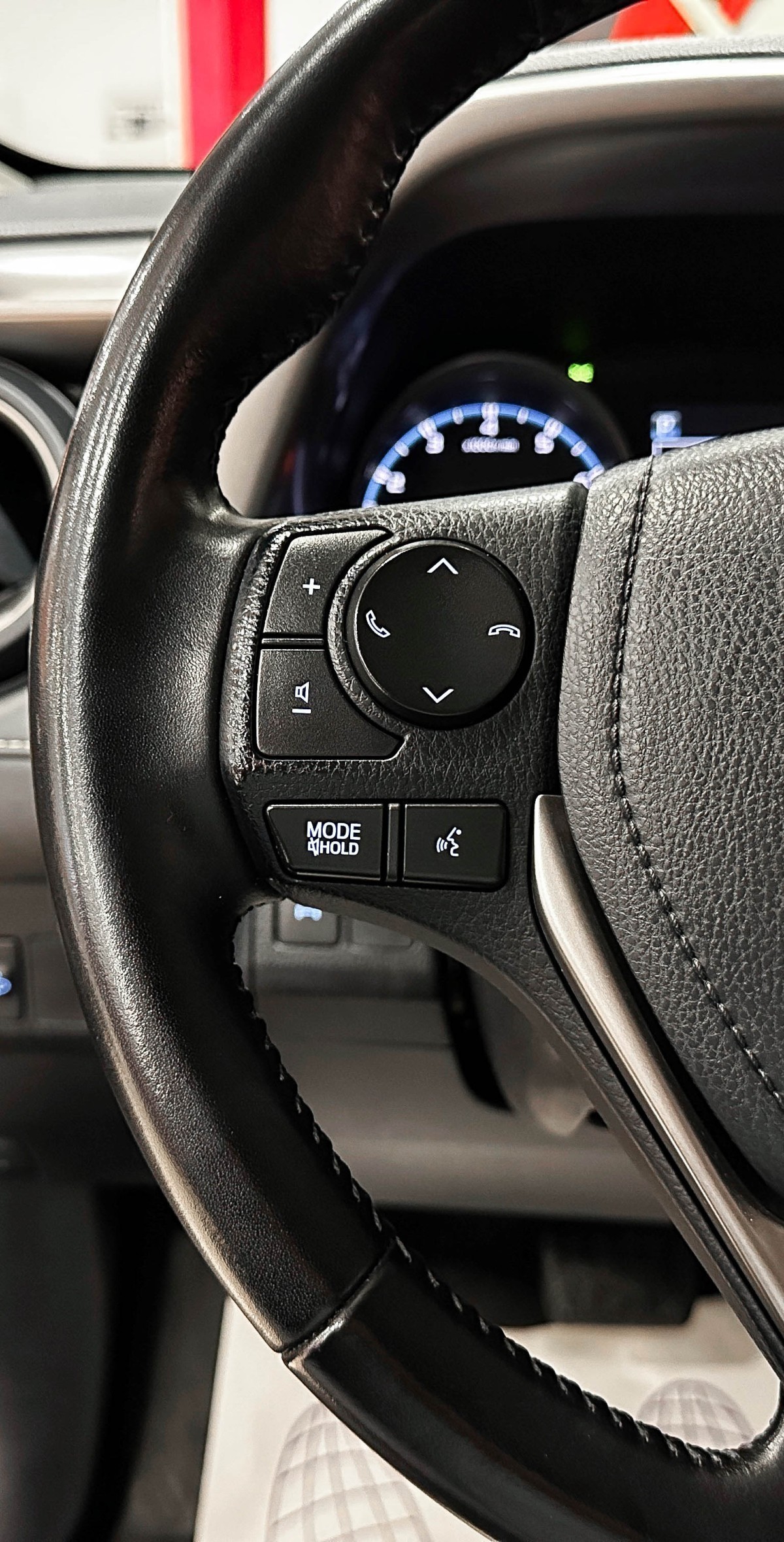 Toyota RAV4 - фото 19