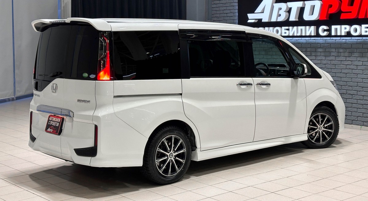 Honda Stepwgn - фото 5