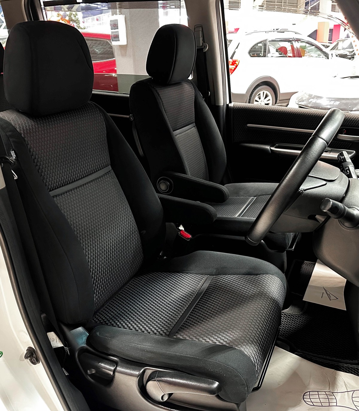 Honda Stepwgn - фото 12