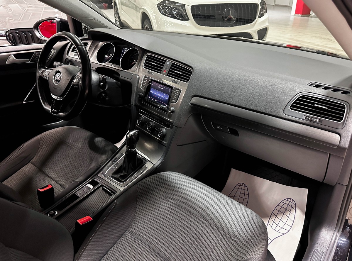 Volkswagen Golf - фото 16