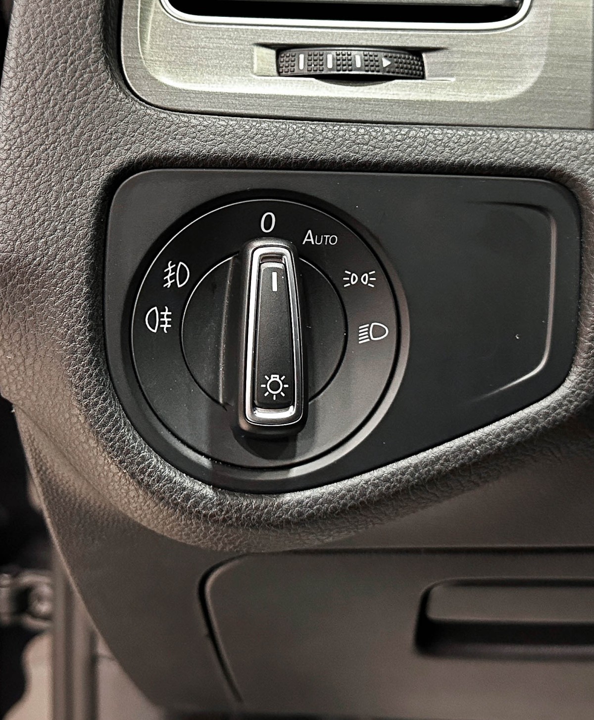 Volkswagen Golf - фото 17