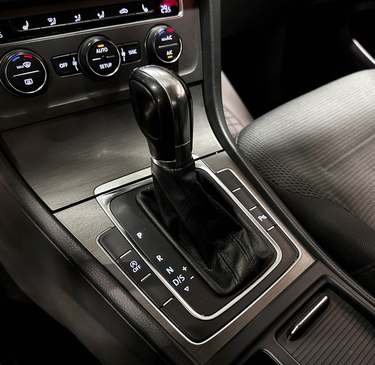 Volkswagen Golf - фото 24