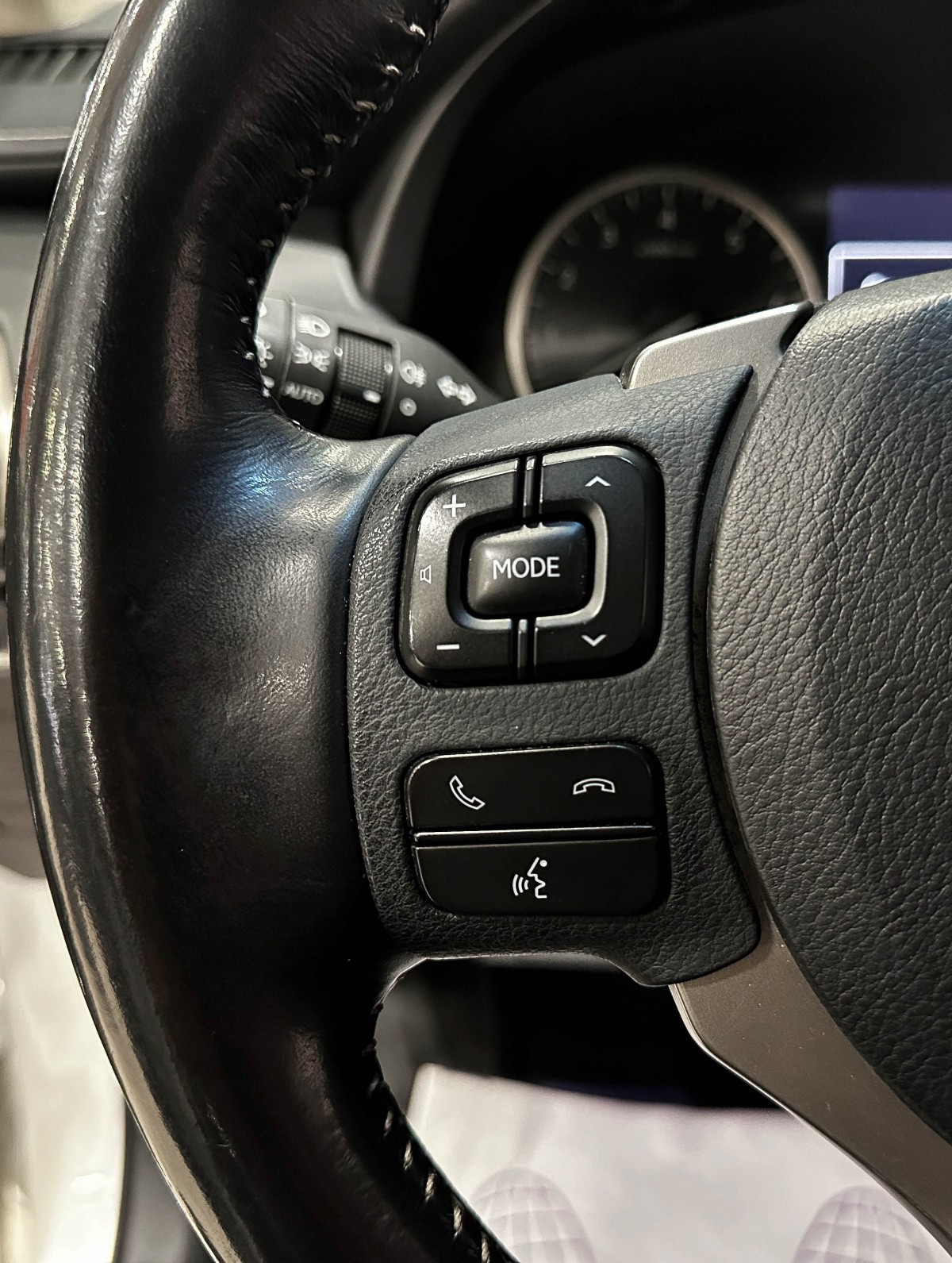 Lexus NX 200 - фото 21