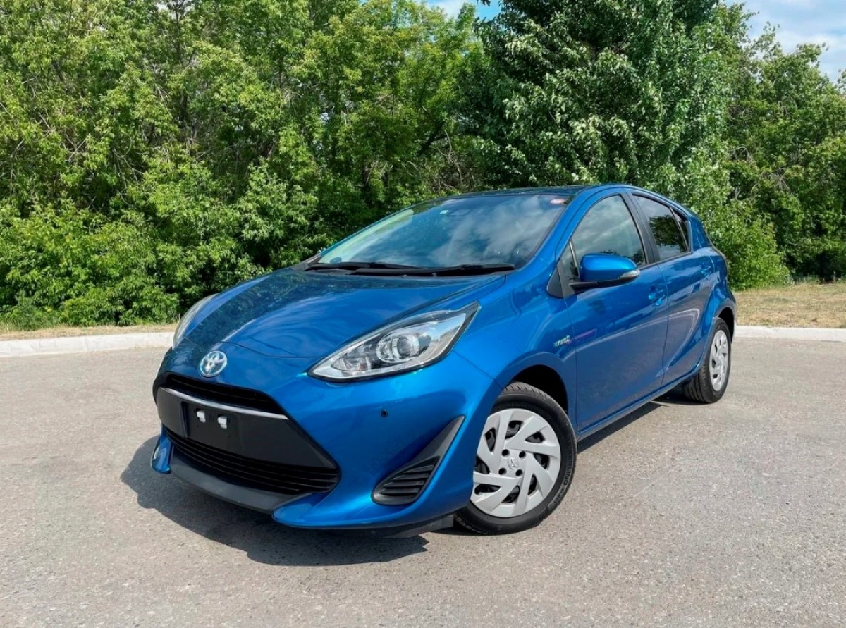 Toyota Aqua Hybrid - фото 1