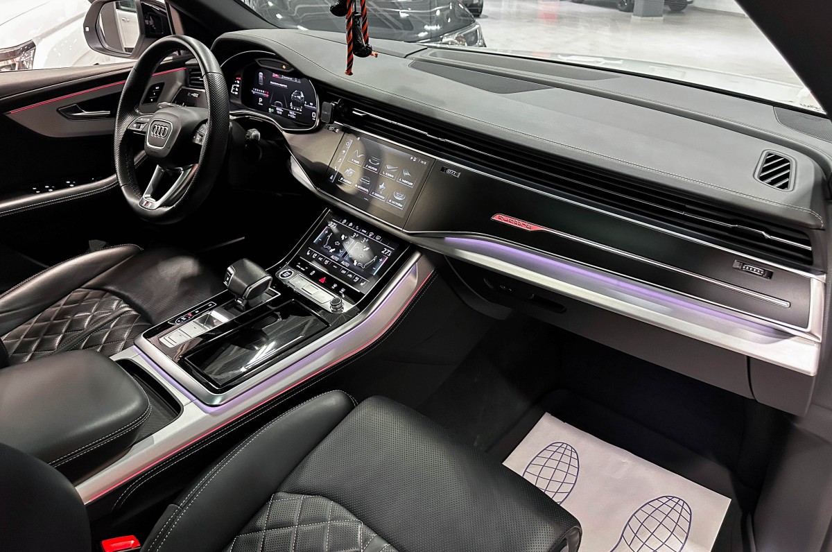 Audi Q8 - фото 18