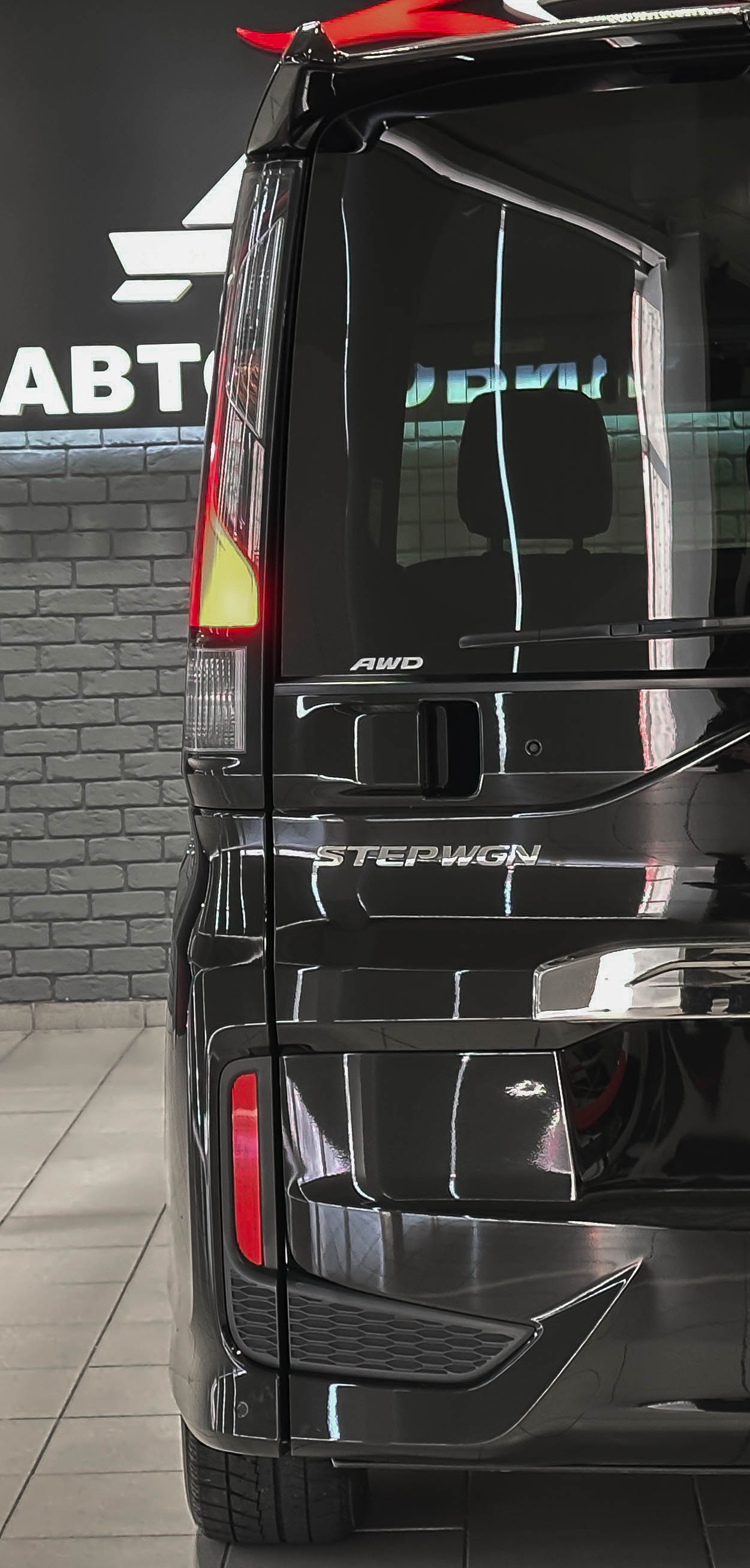 Honda Stepwgn SPADA - фото 10