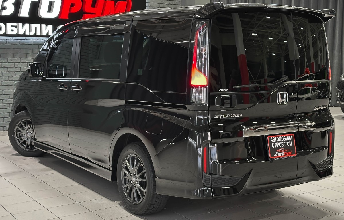 Honda Stepwgn SPADA - фото 8