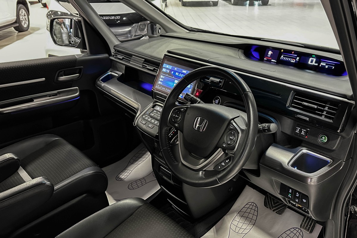 Honda Stepwgn SPADA - фото 11