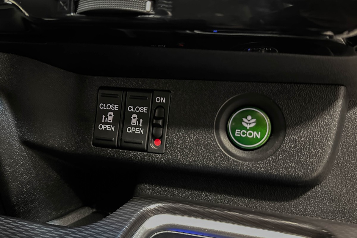 Honda Stepwgn SPADA - фото 23