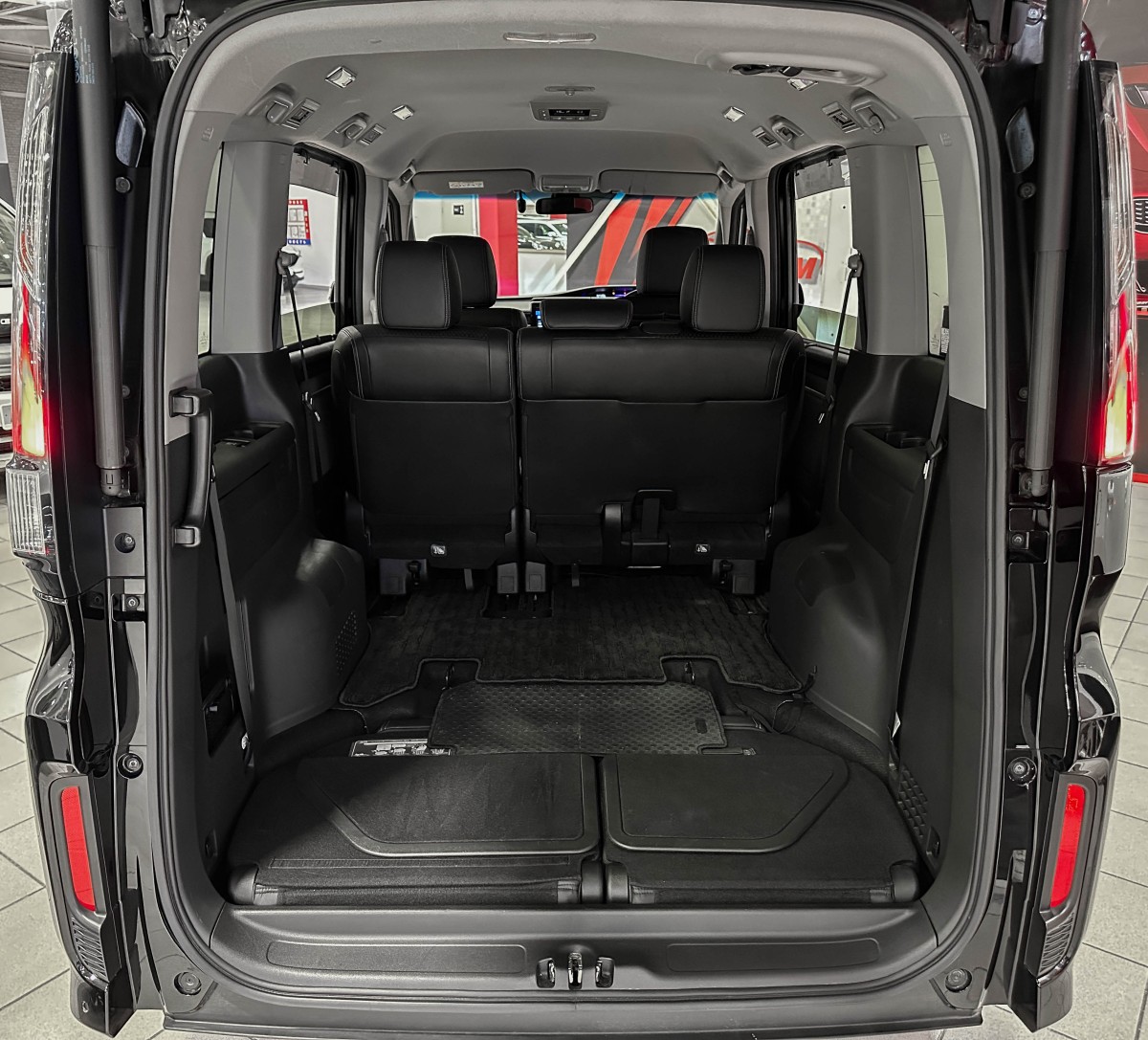 Honda Stepwgn SPADA - фото 14