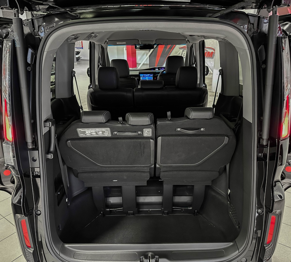 Honda Stepwgn SPADA - фото 16