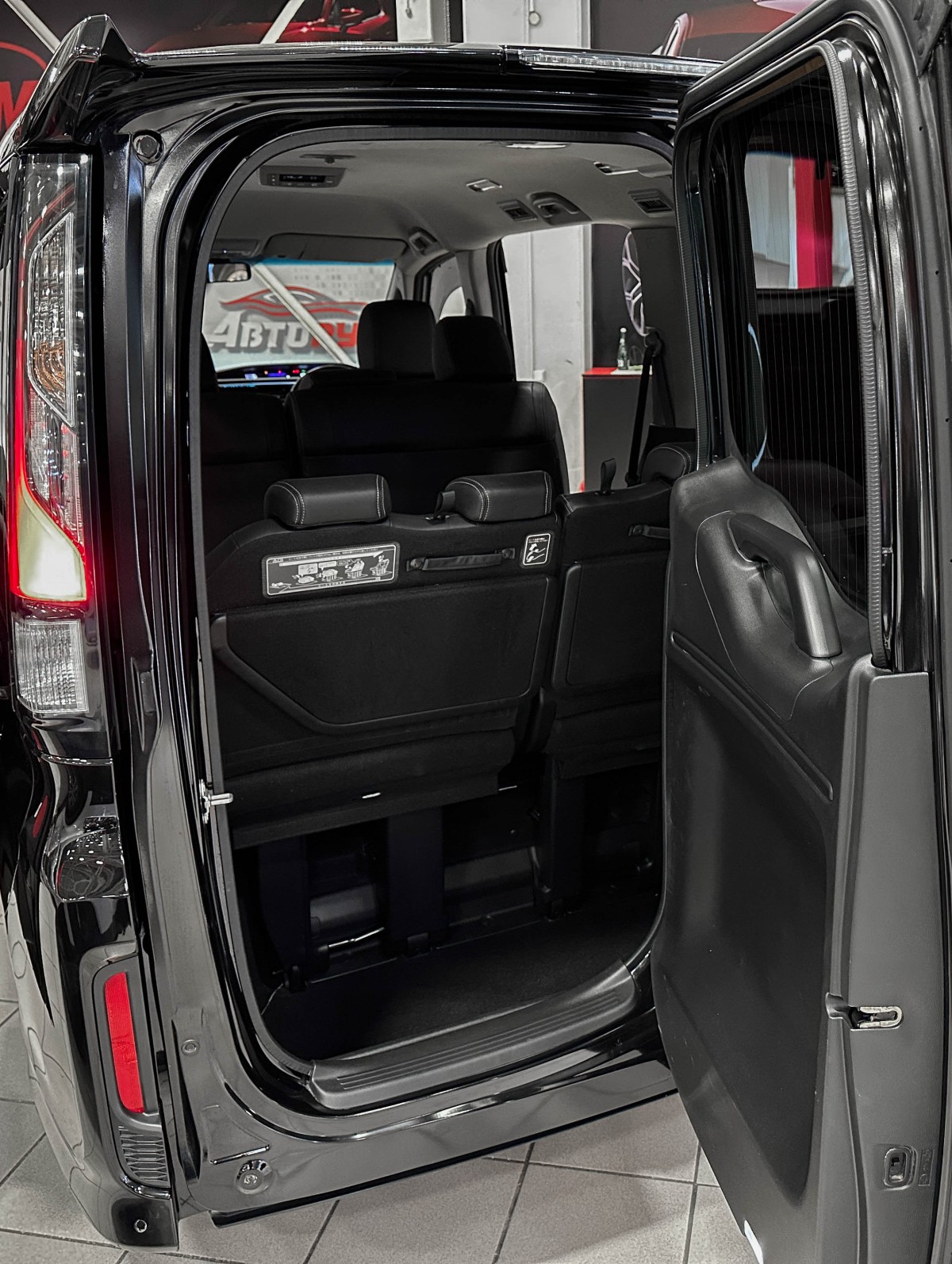 Honda Stepwgn SPADA - фото 15